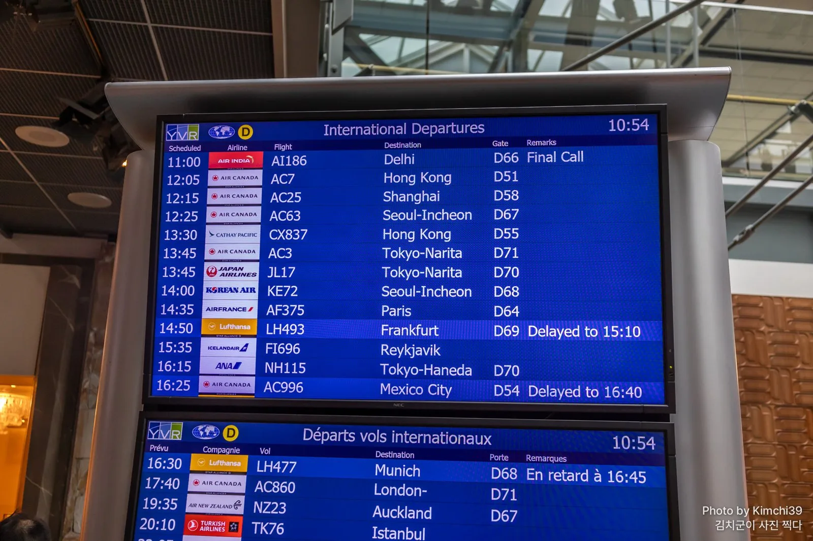 밴쿠버 공항 국제선 출발 안내판