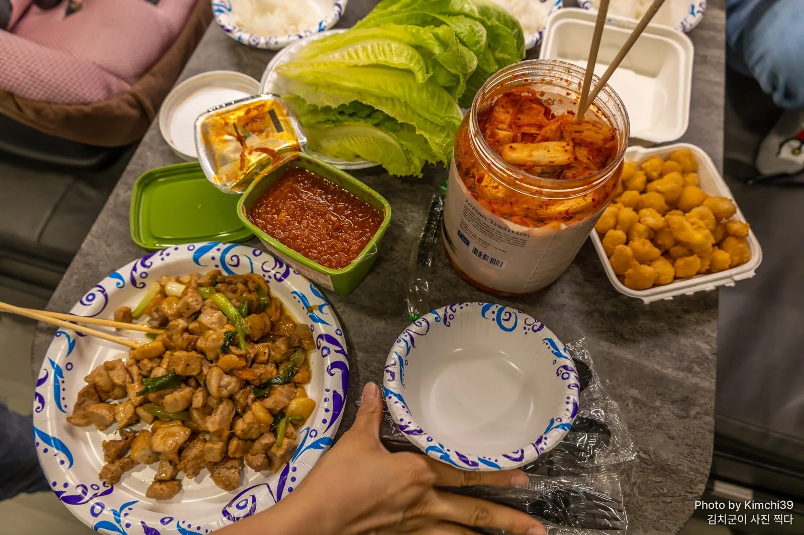 캠핑카에서 차린 한식 저녁